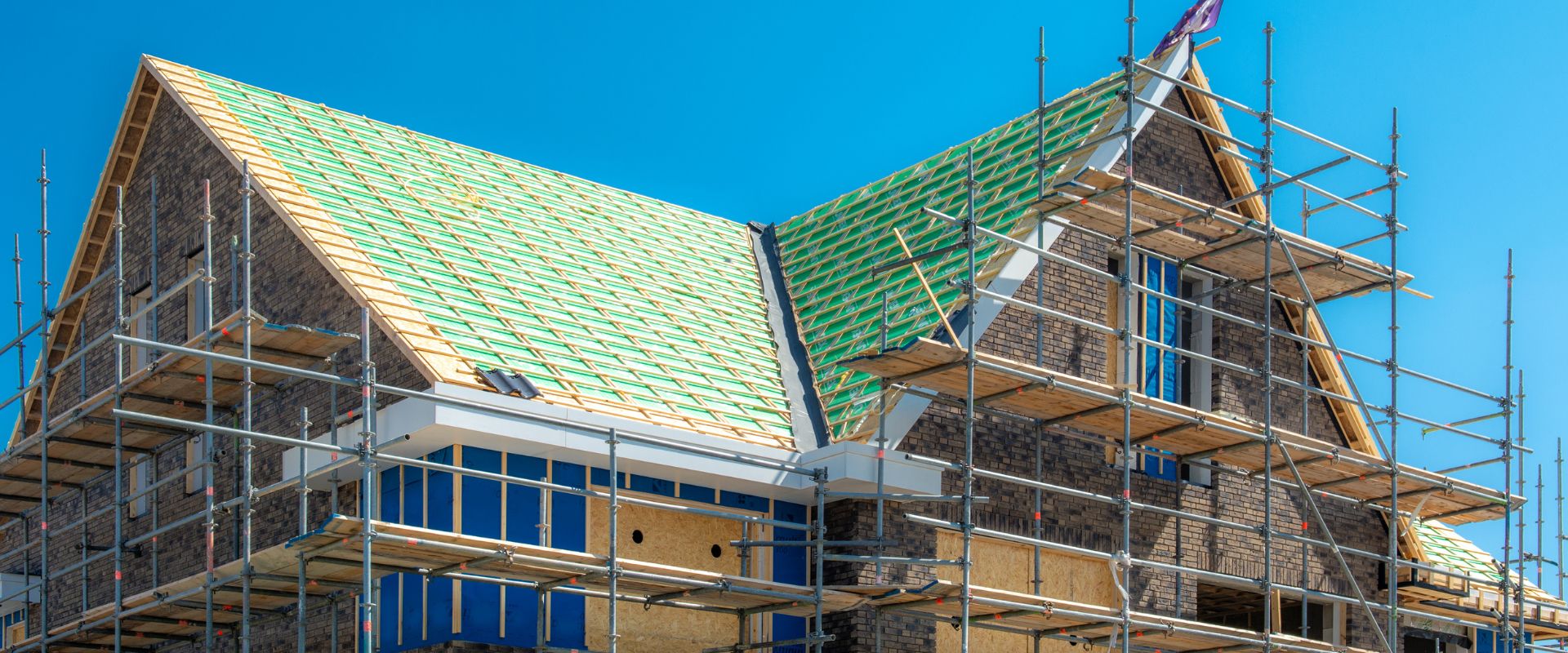 Roofer In Crawley video